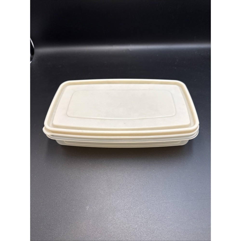 Rubbermaid Servin Saver #5 Rectangle‎ 4 Cup Sheer w/ Almond Lid
